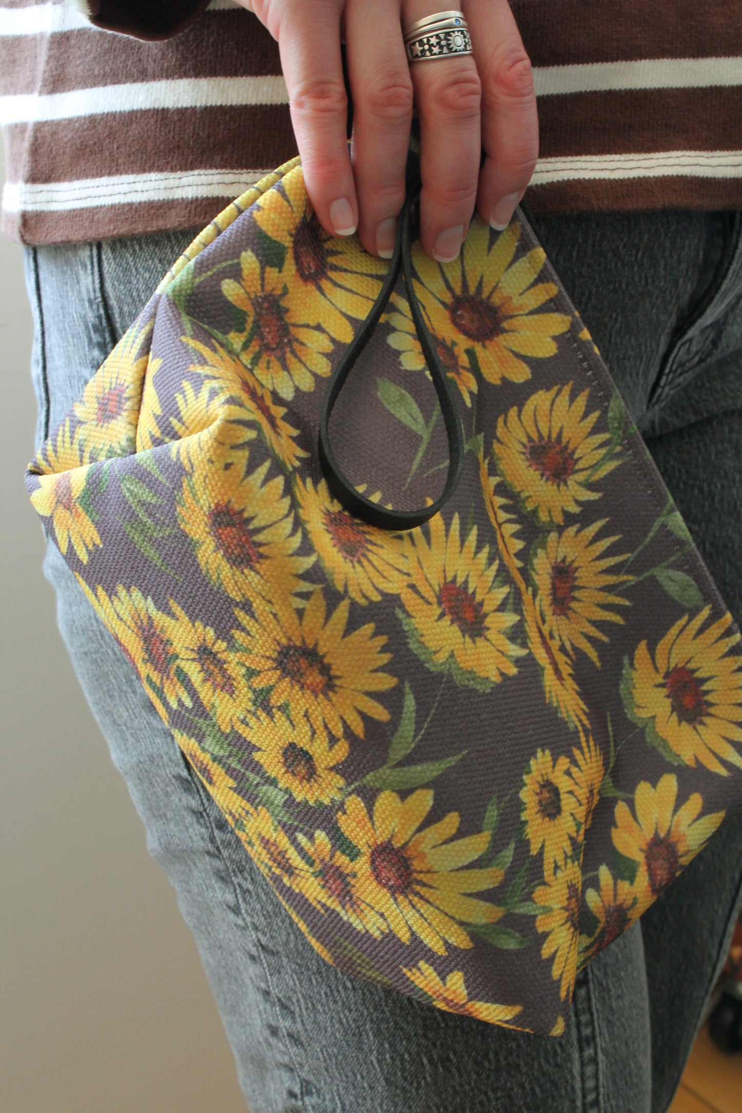 Scattered Sunflowers Floral Zipper Pouch